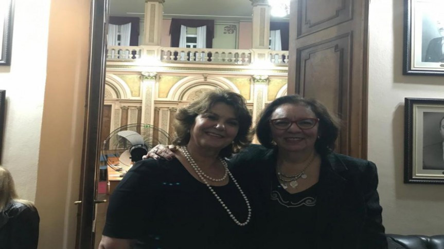 Deputado Cristina Silvestri (PPS), procuradora da Mulher da Alep, com a procuradora da Mulher da Câmara Municipal de Curitiba, vereadora Julieta Reis.