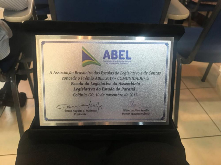 Prêmio Abel concedido à Escola do Legislativo da Assembleia Legislativa do Paraná.