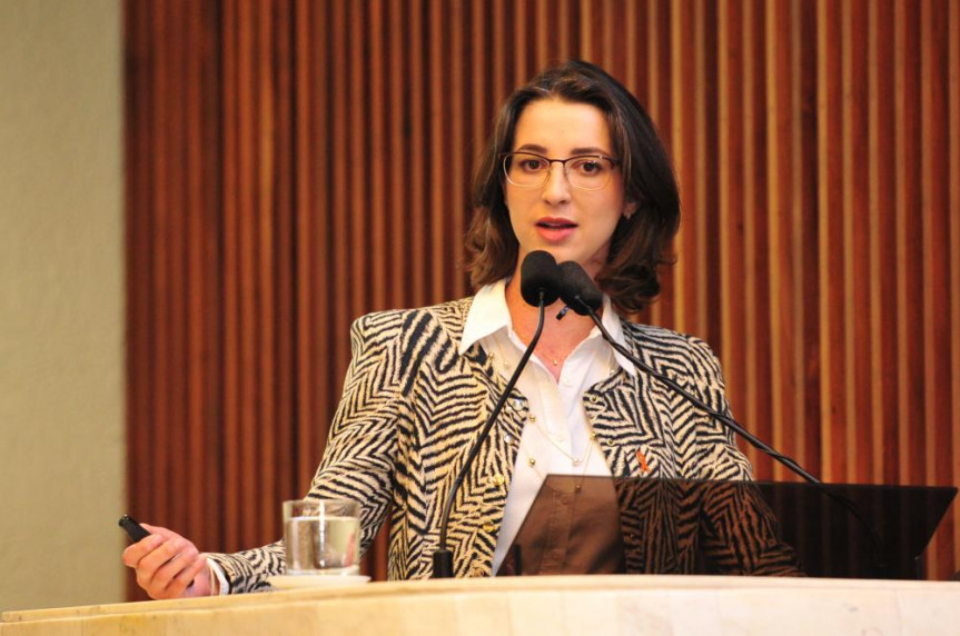 Flávia Trevisan, médica assistente no Ambulatório de Câncer de Pele do Serviço de Dermatologia do Hospital Evangélico de Curitiba. 