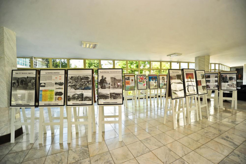 Exposição em Homenagem às vítimas de Hiroshima e Nagasaki.