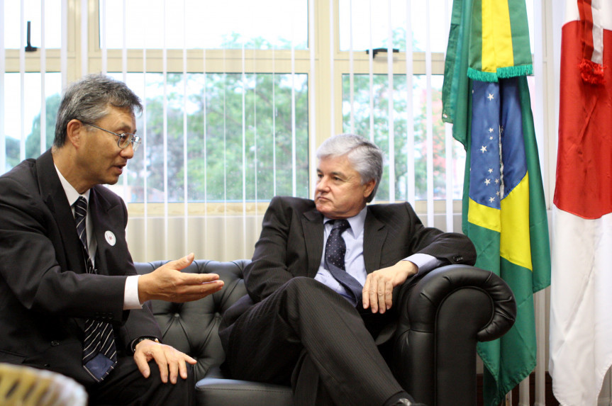 Presidente do Legislativo, deputado Valdir Rossoni (PSDB), recebe o cônsul geral do Japão, Noboru Yamaguchi.
