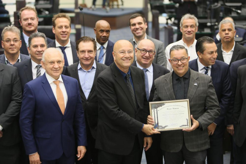 Associação dos Funcionários da Cohapar completa 50 anos e recebe homenagem da Assembleia Legislativa.