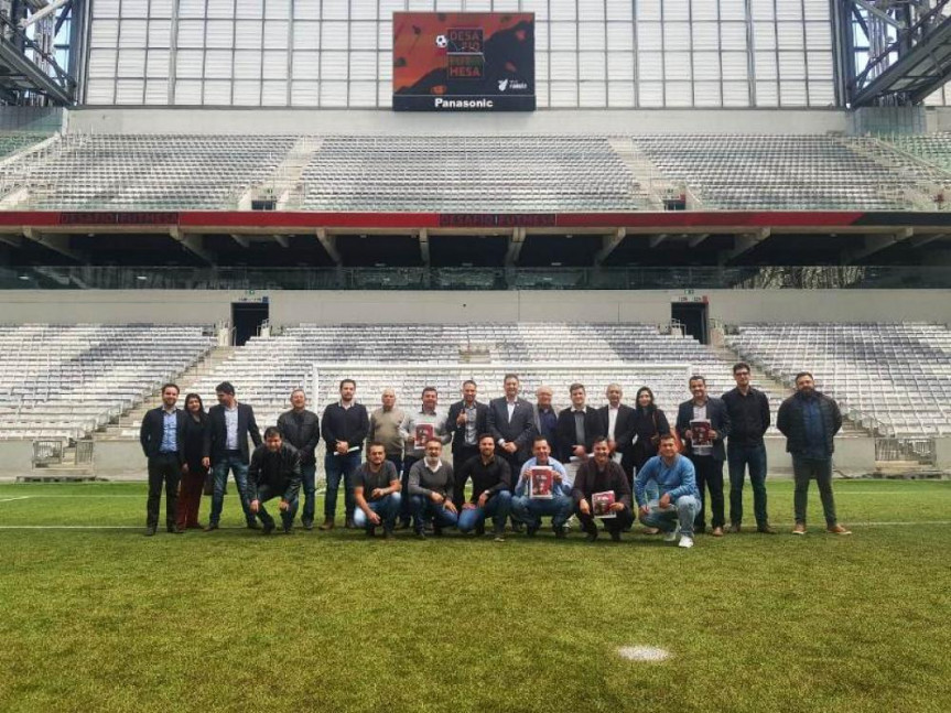 Projeto social do Clube Athletico Paranaense é apresentado a prefeitos paranaenses.