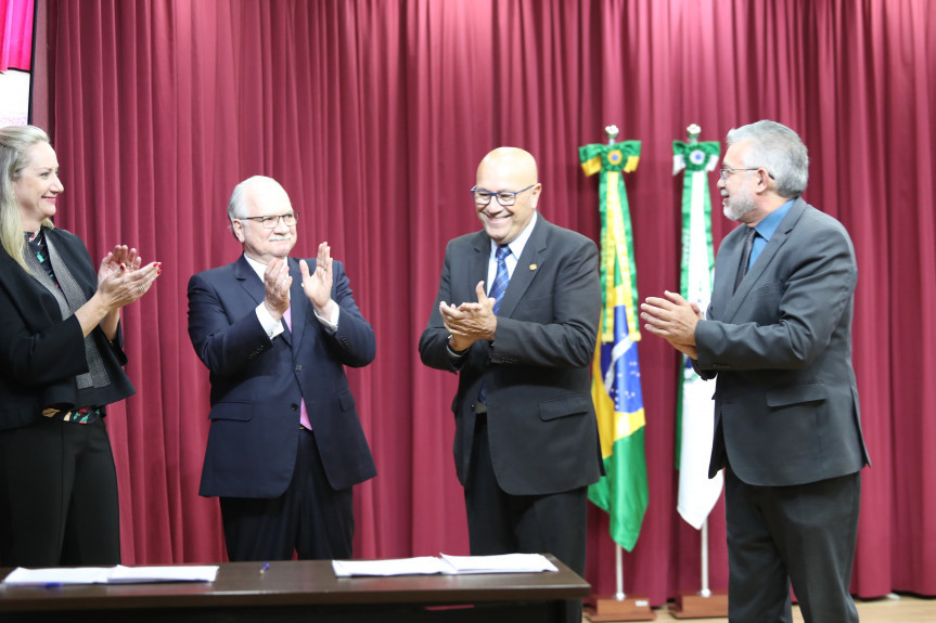 Assembleia aderiu ao termo de cooperação com o TRE/PR e o TSE no combate à desinformação nas eleições.