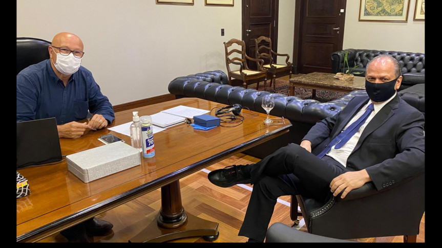 Os deputados Luiz Claudio Romanelli (PSB) e Ricardo Barros (PP) em reunião sobre a licitação do pedágio no Paraná.