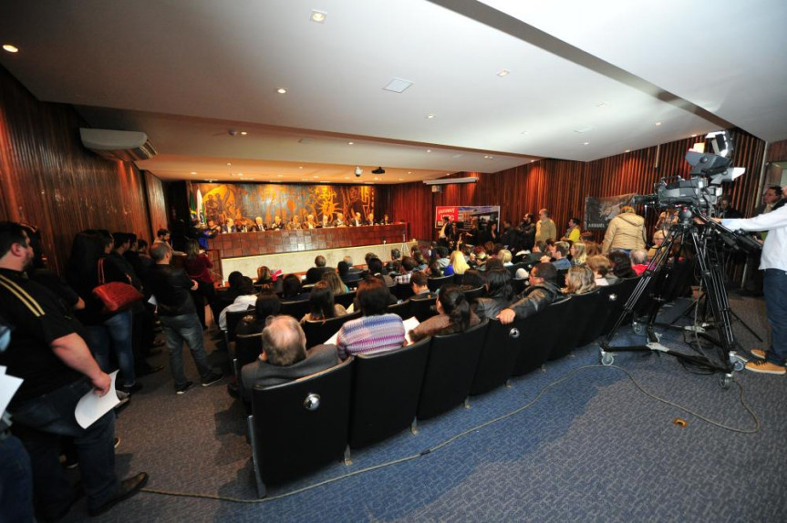 Audiência Pública sobre "Os desafios das Instituições Públicas de Ensino Superior do Estado do Paraná".
