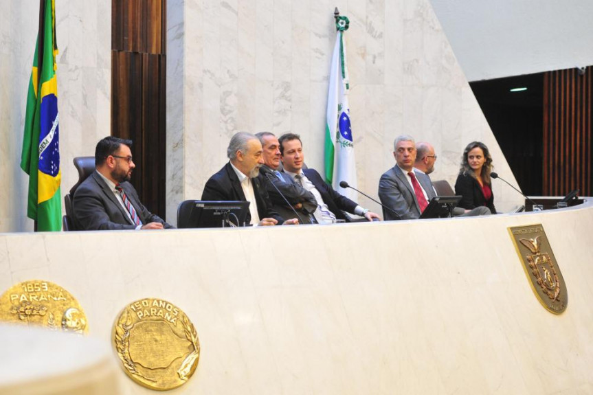  Deputados Rasca Rodrigues (PV) e Nereu Moura (PMDB) participaram da abertura do "Parlamento Universitário 2017", na manhã desta segunda-feira (30).