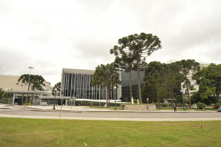 Fachada da Assembleia Legislativa do Paraná.