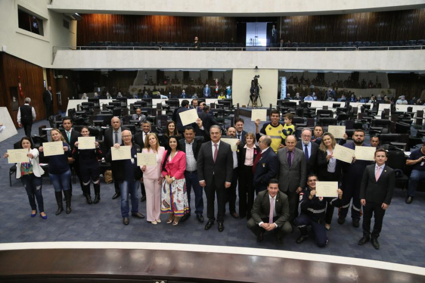 Sessão plenária foi marcada pelo homenagem do Dia Estadual dos Motoristas Condutores de Ambulância.