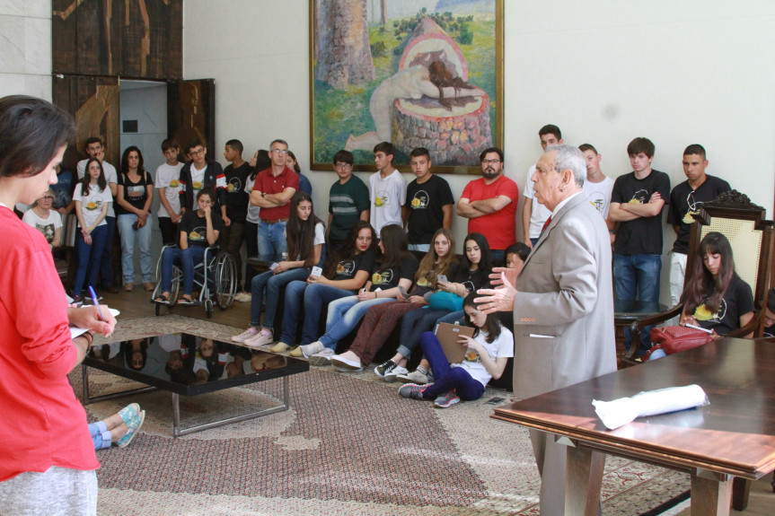 Durante o ano de 2019, 4.188 visitantes, de diversos municípios paranaenses e até do vizinho estado de Santa Catarina, foram recebidos na Assembleia Legislativa.