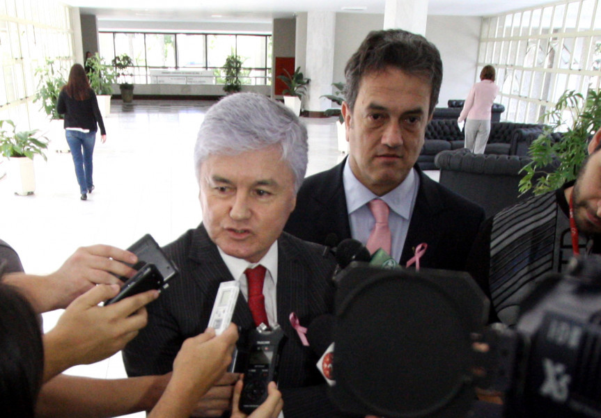 Presidente Valdir Rossoni durante entrevista.