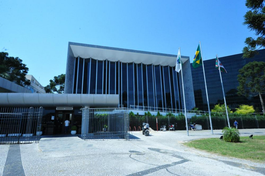 Fachada Assembleia Legislativa do Paraná.