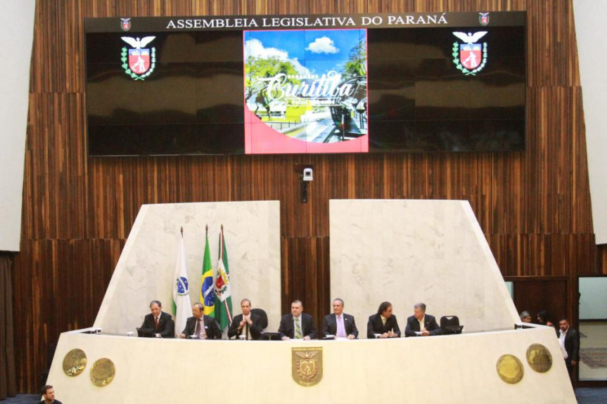 Sessão solene em comemoração aos 325 anos de fundação da cidade de Curitiba.