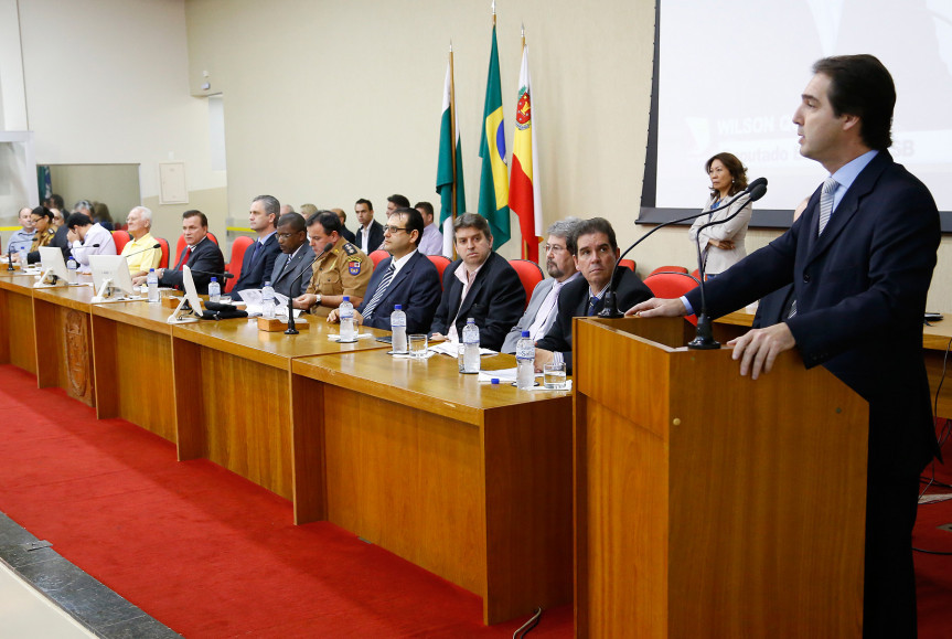 Deputado Wilson Quinteiro (PSB) discursa durante a audiência da Comissão de Segurança Pública