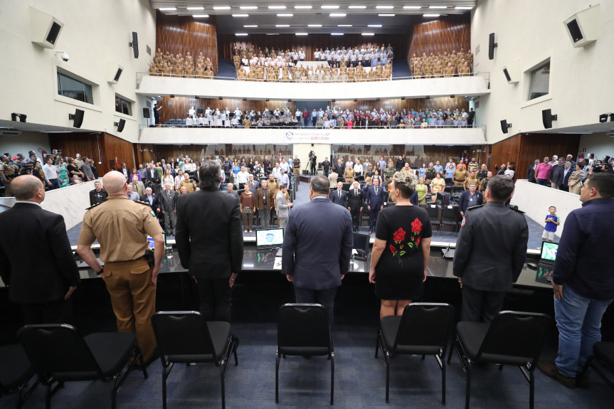 Solenidade lotou o Plenário da Assembleia Legislativa na noite desta segunda-feira (23).
