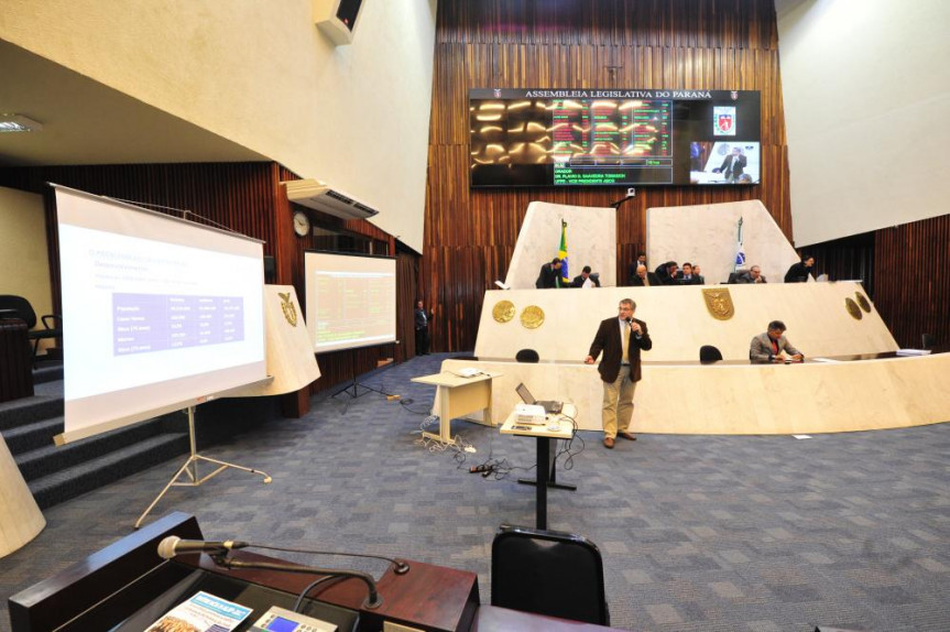 O grande expediente da sessão plenária desta segunda-feira (12), contou com a explanação do Dr. Flávio Daniel Saavedra Tomashich do Hospital Erasto Gaertner.