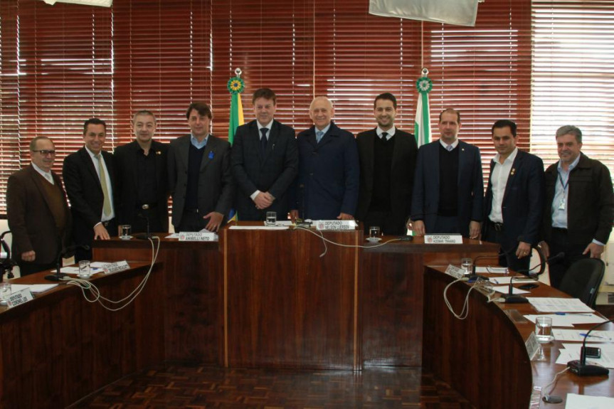 Deputados que integram a Frente Parlamentar pela reabertura da Estrada do Colono se reúnem para os últimos ajustes para as audiências públicas que serão realizadas na próxima semana em Medianeira e Capanema.