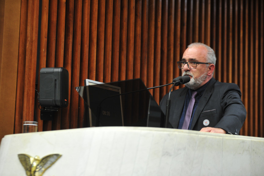 Superintendente Mauro Rockenbach, da Superintendência Geral de Diálogo e Interação Social do Paraná (SUDIS), falou aos deputados sobre as ações desenvolvidas pelo órgão que é a porta de entrada da sociedade civil no Governo do Estado.