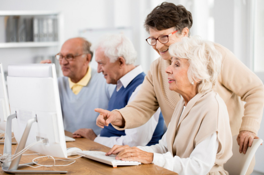 Projeto em tramitação na Assembleia Legislativa tem o objetivo de capacitar idosos para utilização de novas tecnologias da informação.