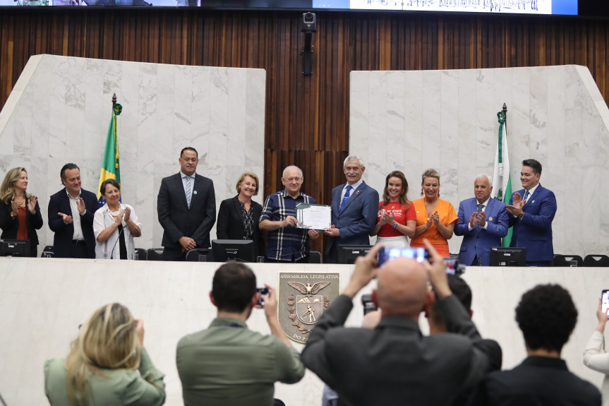 Lançamento da campanha Novembro Vermelho ocorreu no Plenário da Casa, na tarde desta quinta-feira (9).