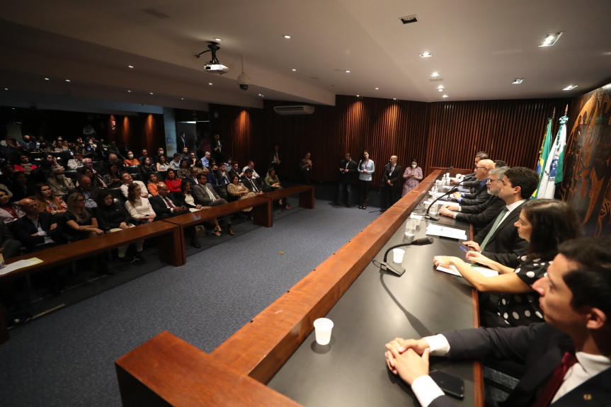 Concilia Paraná - mutirão para atendimento de casos ligados ao direito de família é lançado na Assembleia Legislativa do Paraná.