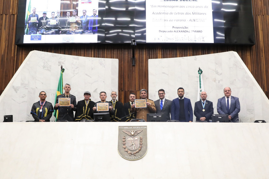 Solenidade ocorreu na noite desta segunda-feira (28), no Plenário da Assembleia Legislativa.