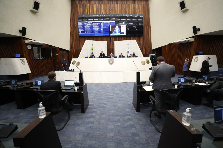 Deputados aprovam em plenário projeto que cria o Programa Retoma Paraná.