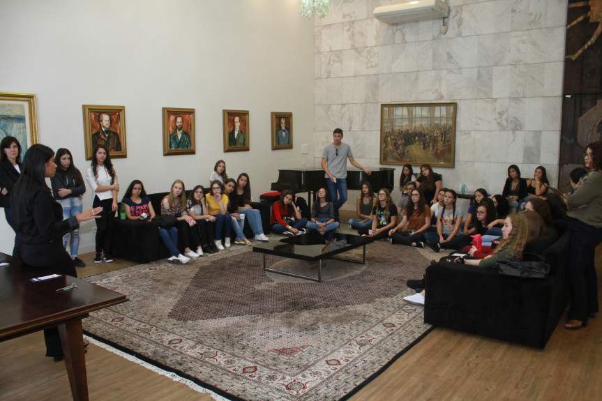 Durante o ano de 2019, 4.188 visitantes, de diversos municípios paranaenses e até do vizinho estado de Santa Catarina, foram recebidos na Assembleia Legislativa.