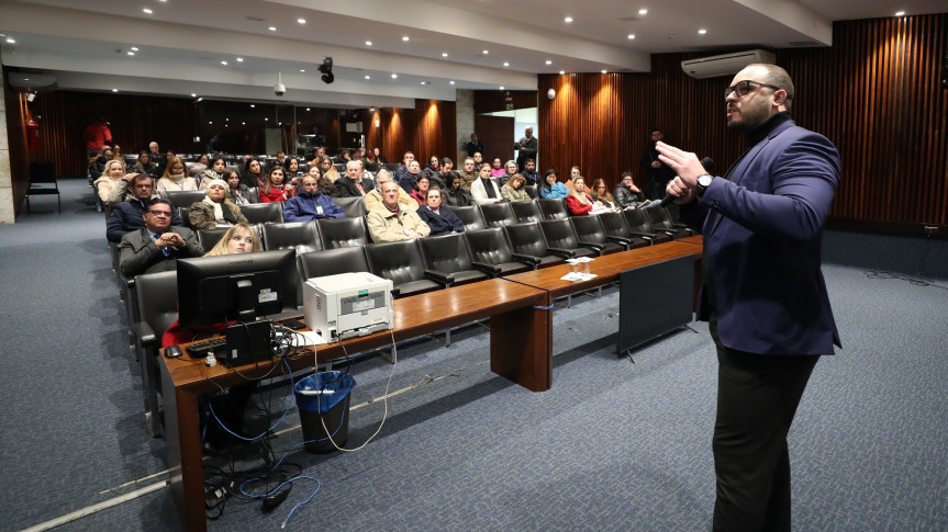 Palestra ocorreu no início da tarde desta quarta-feira (25), no Plenarinho da Casa.