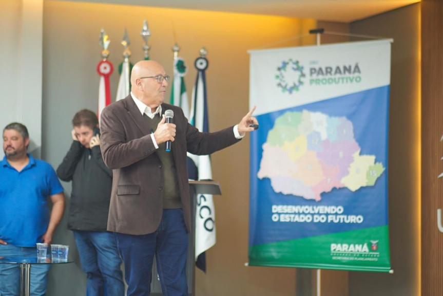 “O que estamos propondo é um debate sobre o orçamento participativo. Esta é uma mudança de paradigma do Paraná. De maneira inovadora, estamos ouvindo o conjunto da sociedade para construir o orçamento público”, afirmou Romanelli