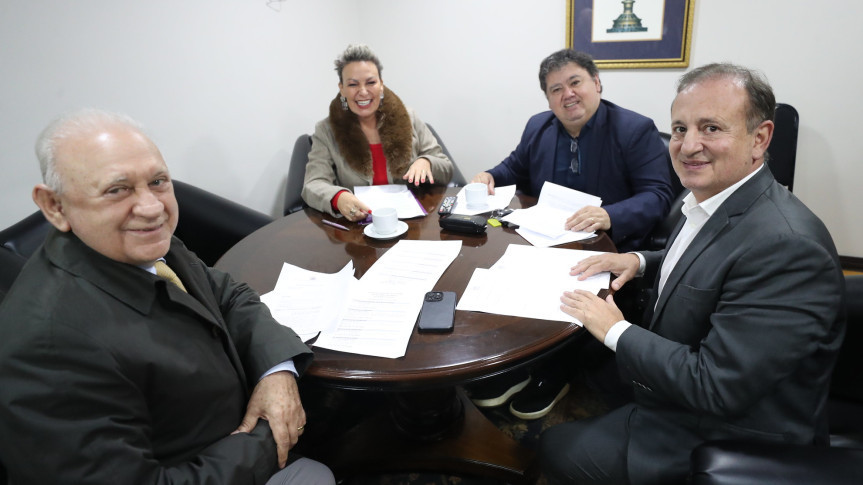 Comissão reuniu-se na tarde desta terça-feira (10).