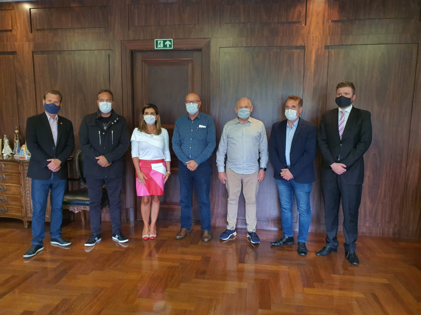 Presidente Traiano e o primeiro secretário Romanelli receberam, nesta terça-feira (19) membros da Mesa Diretora da Câmara Municipal de Curitiba.