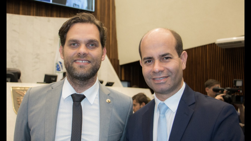 Deputados Goura (PDT) e Evandro Araújo (PSC), autores do projeto que visa promover ações e tecnologias que estimulem o uso racional de água potável no estado.