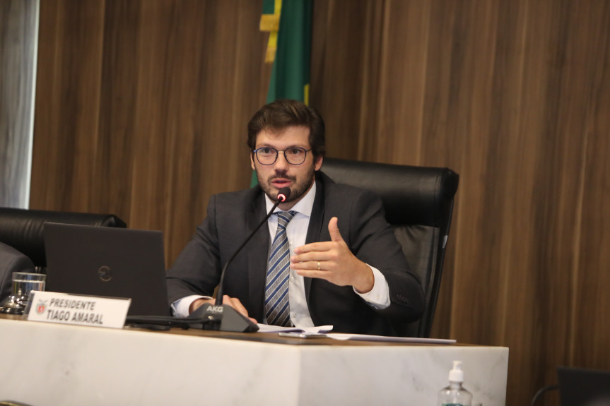 "Estamos falando de como proteger as escolas. Como preparar as escolas para evitar que isso aconteça ou para minimizar os efeitos dos ataques”, explica o deputado Tiago Amaral (PSD).