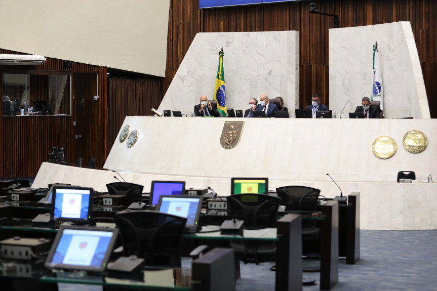 Projeto que pune atos racistas e homofóbicos em estádio de futebol é aprovado pelos deputados na Assembleia Legislativa do Paraná.