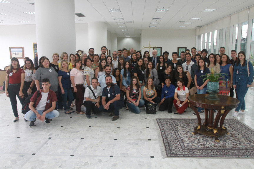 Estudantes do projeto Geração Atitude conhecem o Tribunal de Justiça do Paraná.