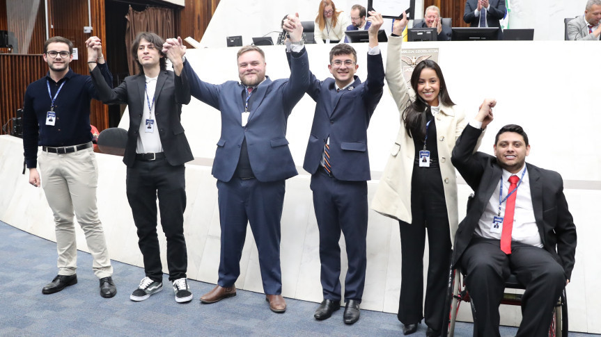 Nesta sexta-feira, os parlamentares universitários elegeram a Mesa Executiva, a Governadora e formaram as comissões temáticas.