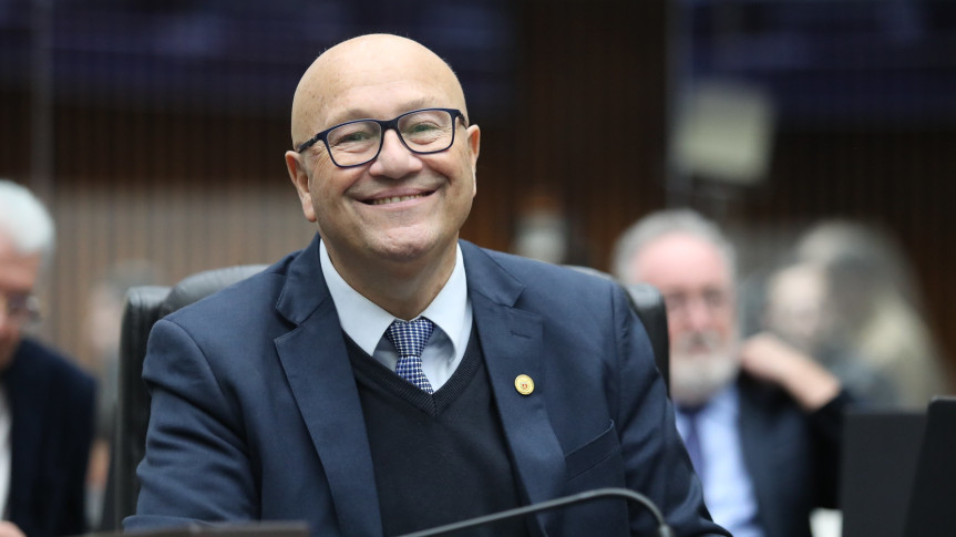 Deputado Luiz Claudio Romanelli (PSD) é presidente da Comissão de Orçamento da Casa.