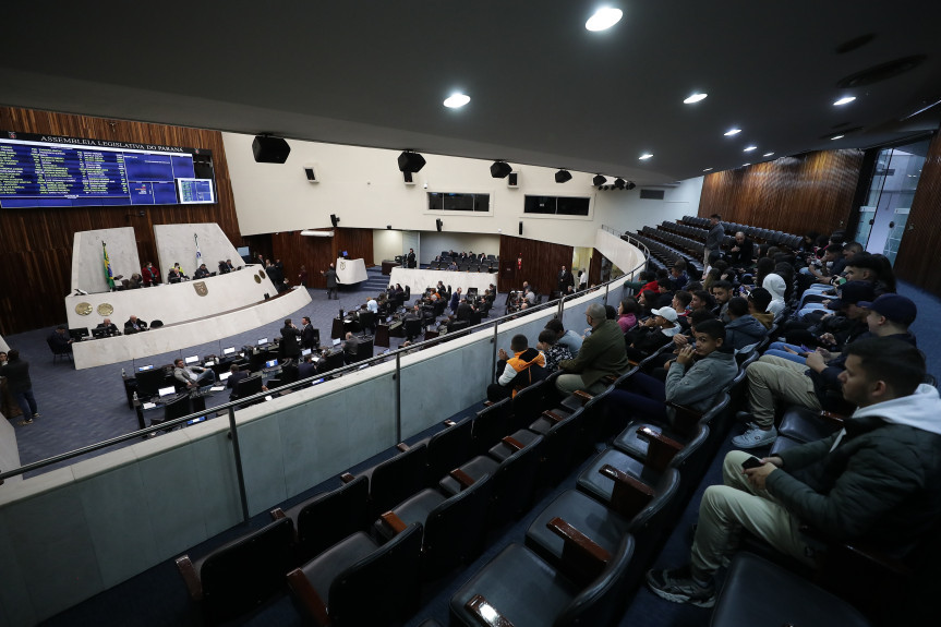 Proposta que cria o Selo Empresa Amiga da Mulher é aprovada em primeiro turno na Assembleia Legislativa.