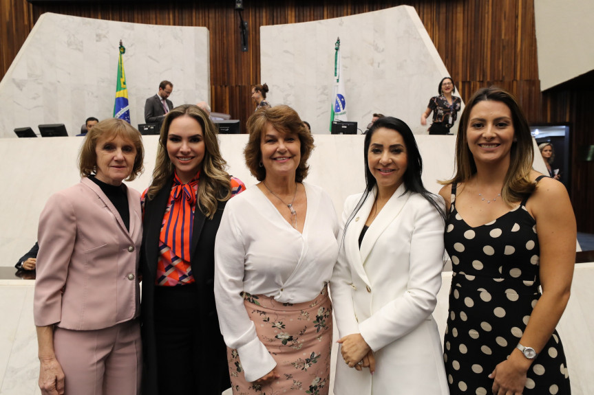 Deputadas apresentam projeto que cria a Bancada Feminina na Assembleia Legislativa do Paraná.