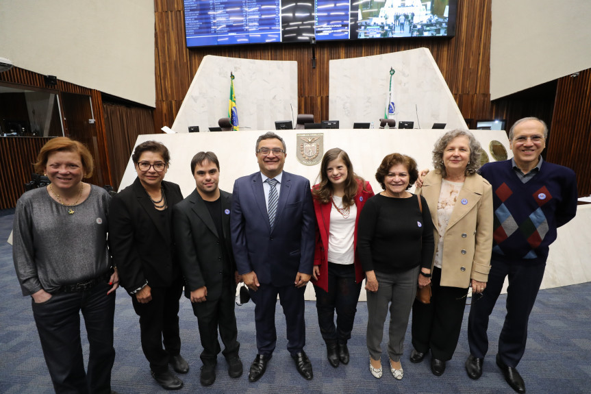 O Dia Nacional e Internacional de Conscientização sobre a Síndrome de Down é marcado por pronunciamentos e contratações na Assembleia Legislativa do Paraná.