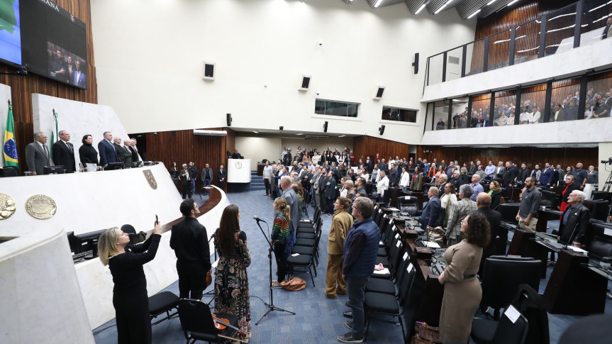 Solenidade lotou o Plenário da Assembleia Legislativa na noite desta terça-feira (15).