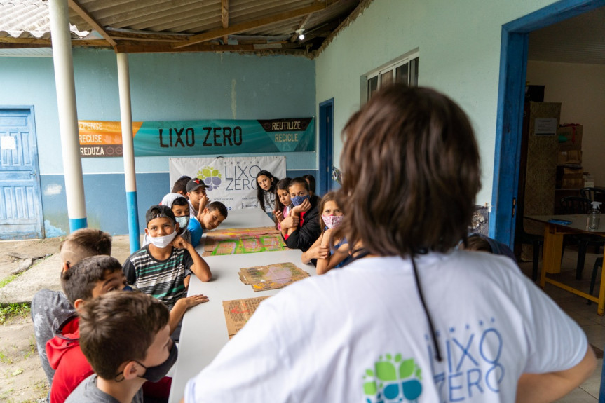 “Semana Lixo Zero” mobiliza a Vila de Superagui.