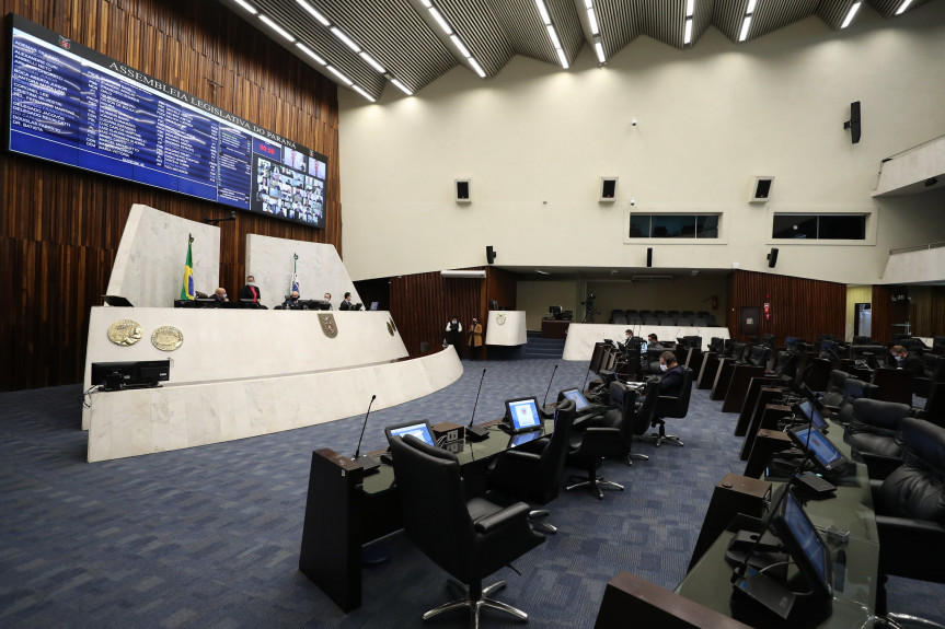 Pedido de vista adia a votação de projeto que promove alterações na lei de zoneamento ambiental e diretrizes da Ilha do Mel.