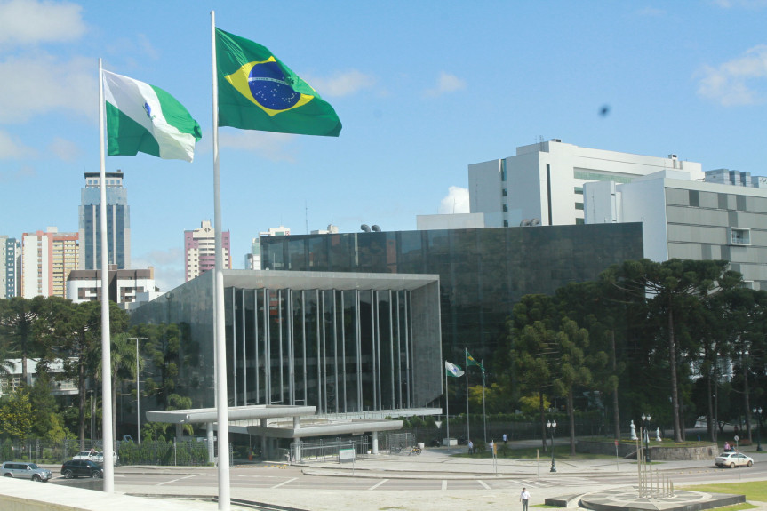 Comissão Executiva da Assembleia Legislativa do Paraná divulga novas restrições de acesso para enfrentamento à Covid-19.