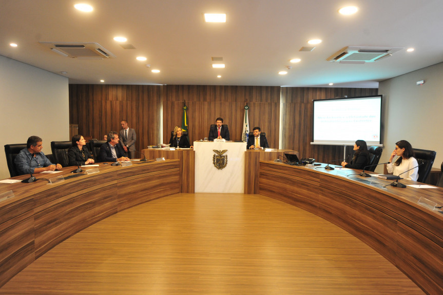 Deputado Tiago Amaral, presidente da Comissão de Revisão e Consolidação Legislativa, realizou um debate para discutir as atuais leis ambientais para torna-las mais assertivas.