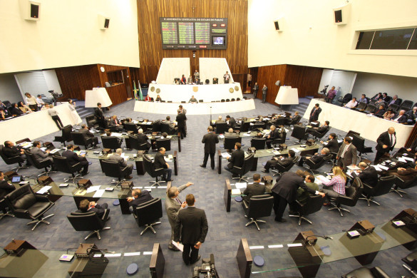 Plenário aprova seis projetos de lei e 40 indicações parlamentares