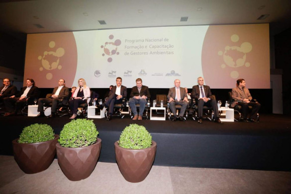 Traiano participa de lançamento de programa de capacitação de gestores ambientais no Paraná