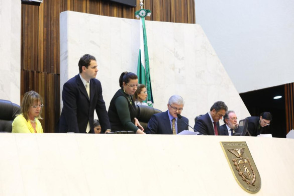 Projeto que concede reajuste para servidores e membros da Defensoria Pública segue para sanção