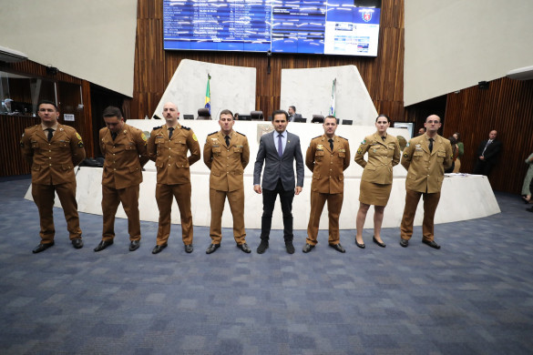 Agentes da PRE e PM-PR são homenageados pelo deputado Marcio Pacheco (Republicanos)